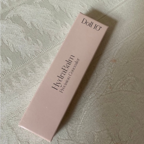 Doll10 Hydra Balm Precision Concealer in Medium BNIB - Picture 5 of 9